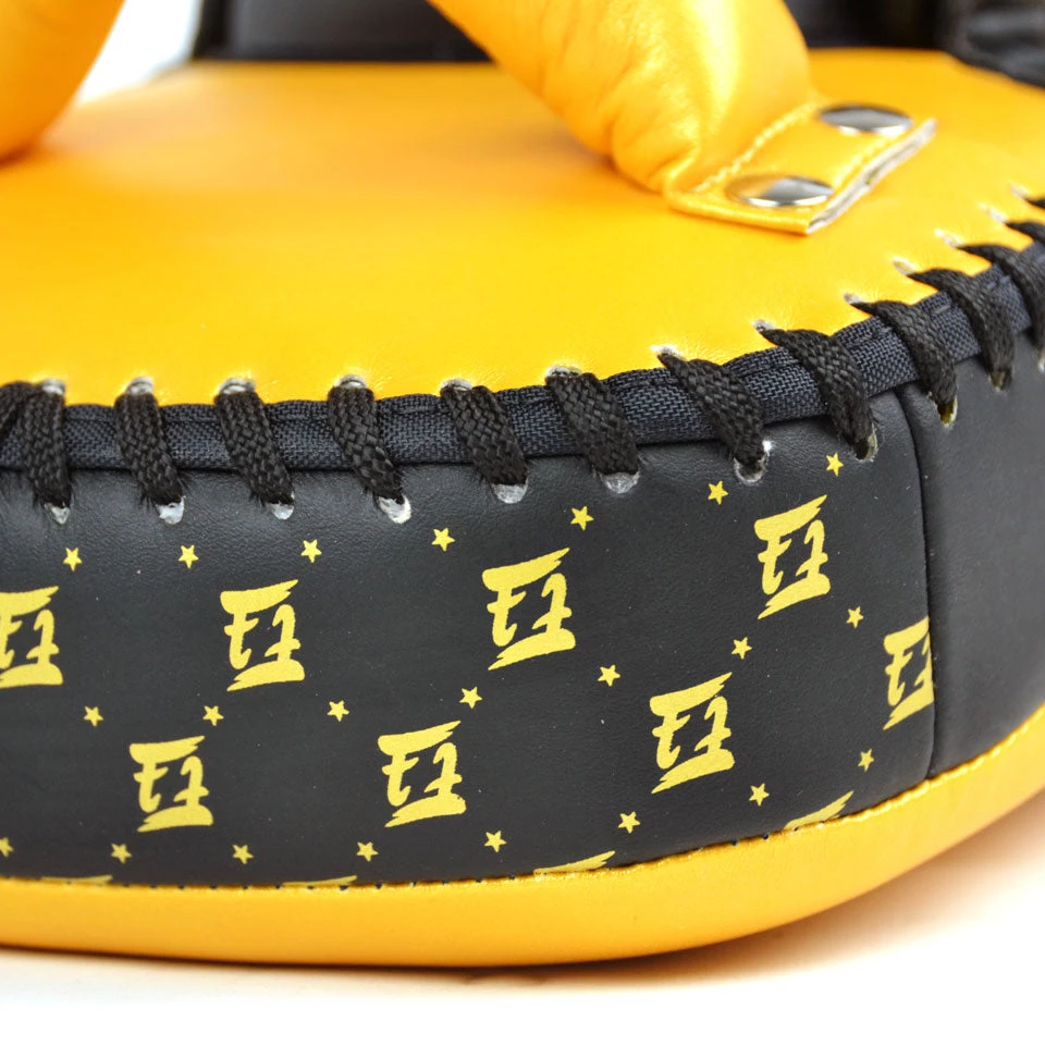 COACHING MUAY THAI PADS FAIRTEX CURVED LIGHT WEIGHT KICK PADS - KPLC5 GOLD 4 COACHING MUAY THAI PADS FAIRTEX CURVED LIGHT WEIGHT KICK PADS - KPLC5 GOLD